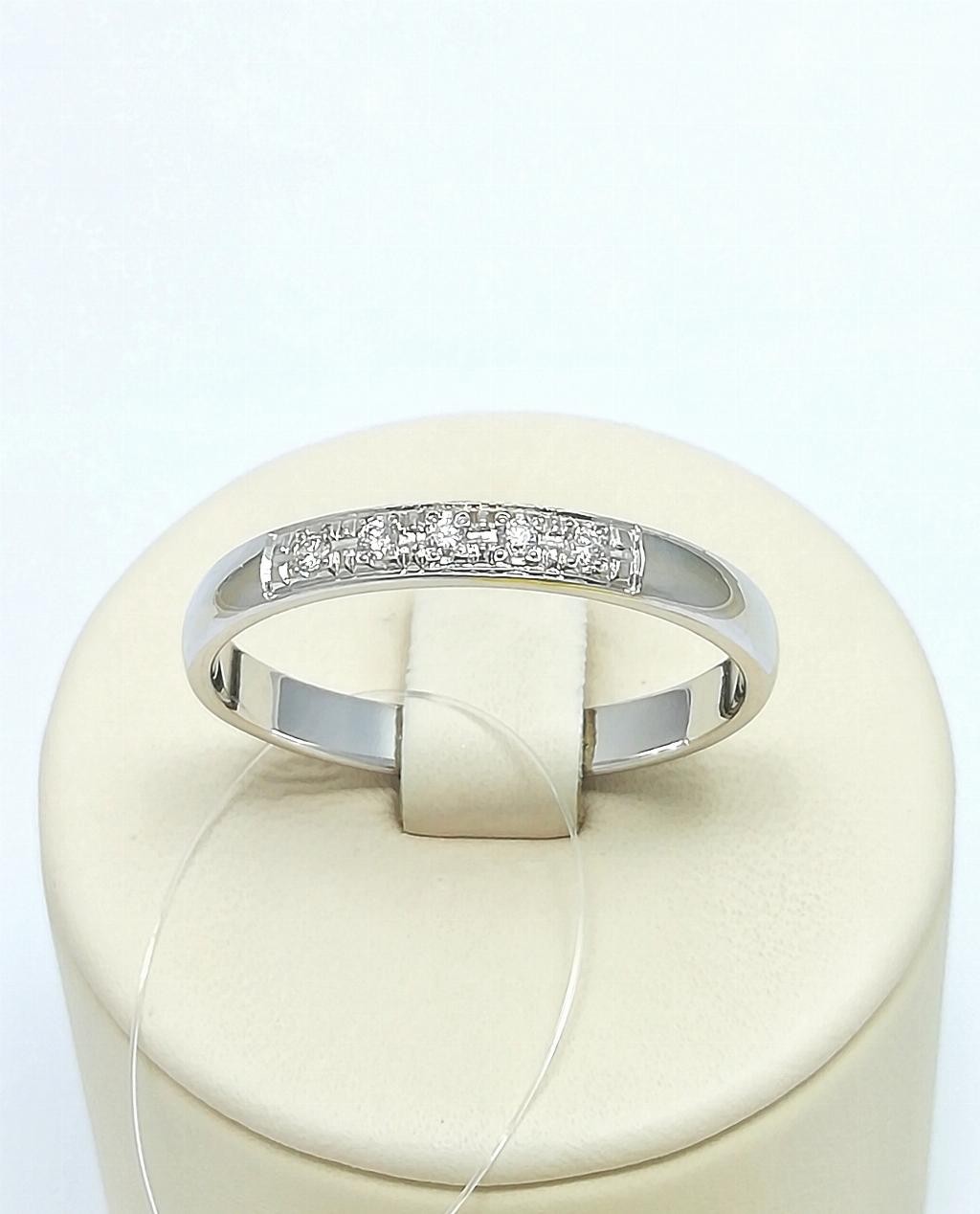 Золотое кольцо из белого золота 585 пробы, вставка бриллианты, дорожка, размер 20,5, вес 3,50г