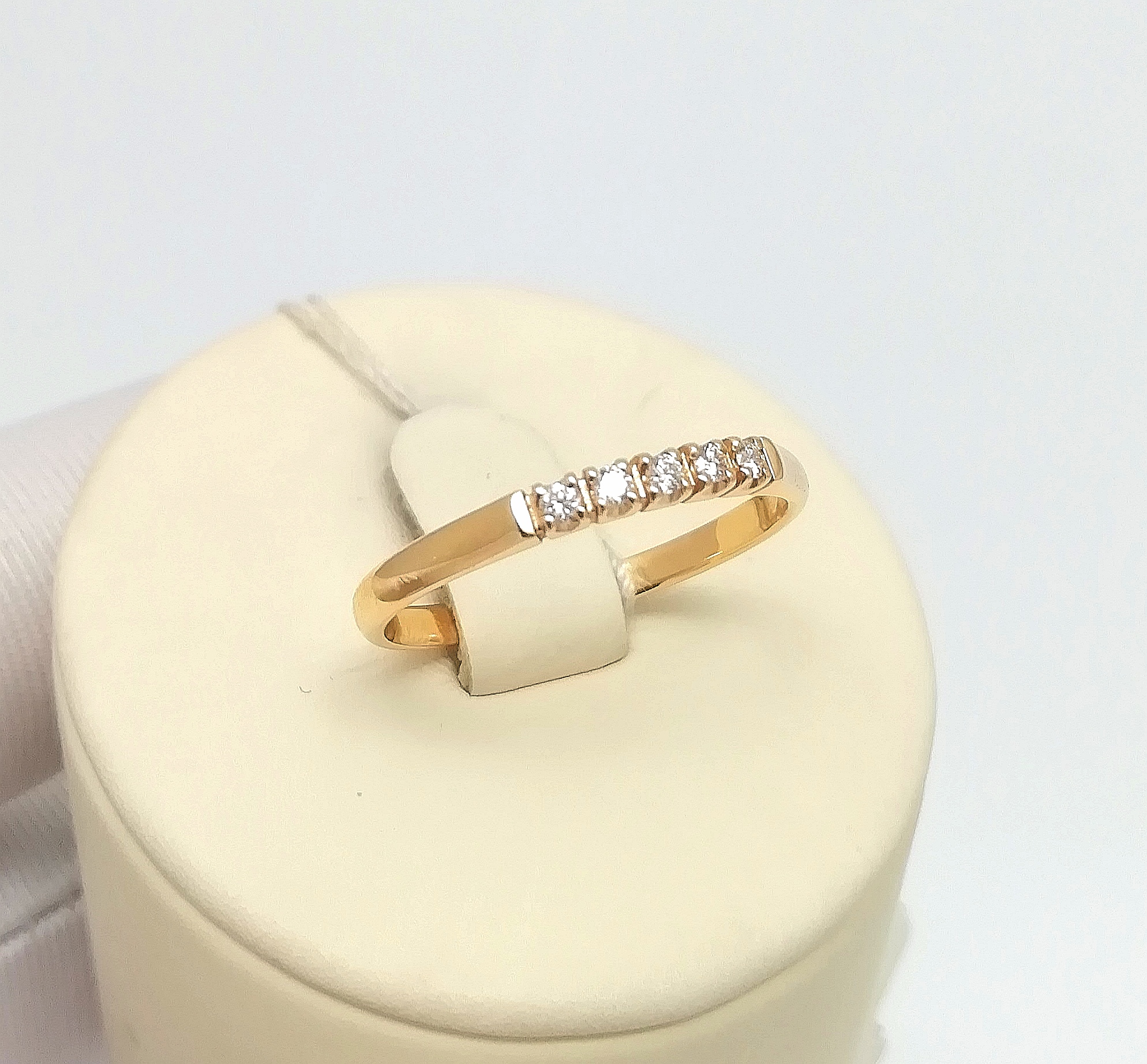 Классическое женское золотое кольцо с бриллиантами вз002136-7 1,51гр