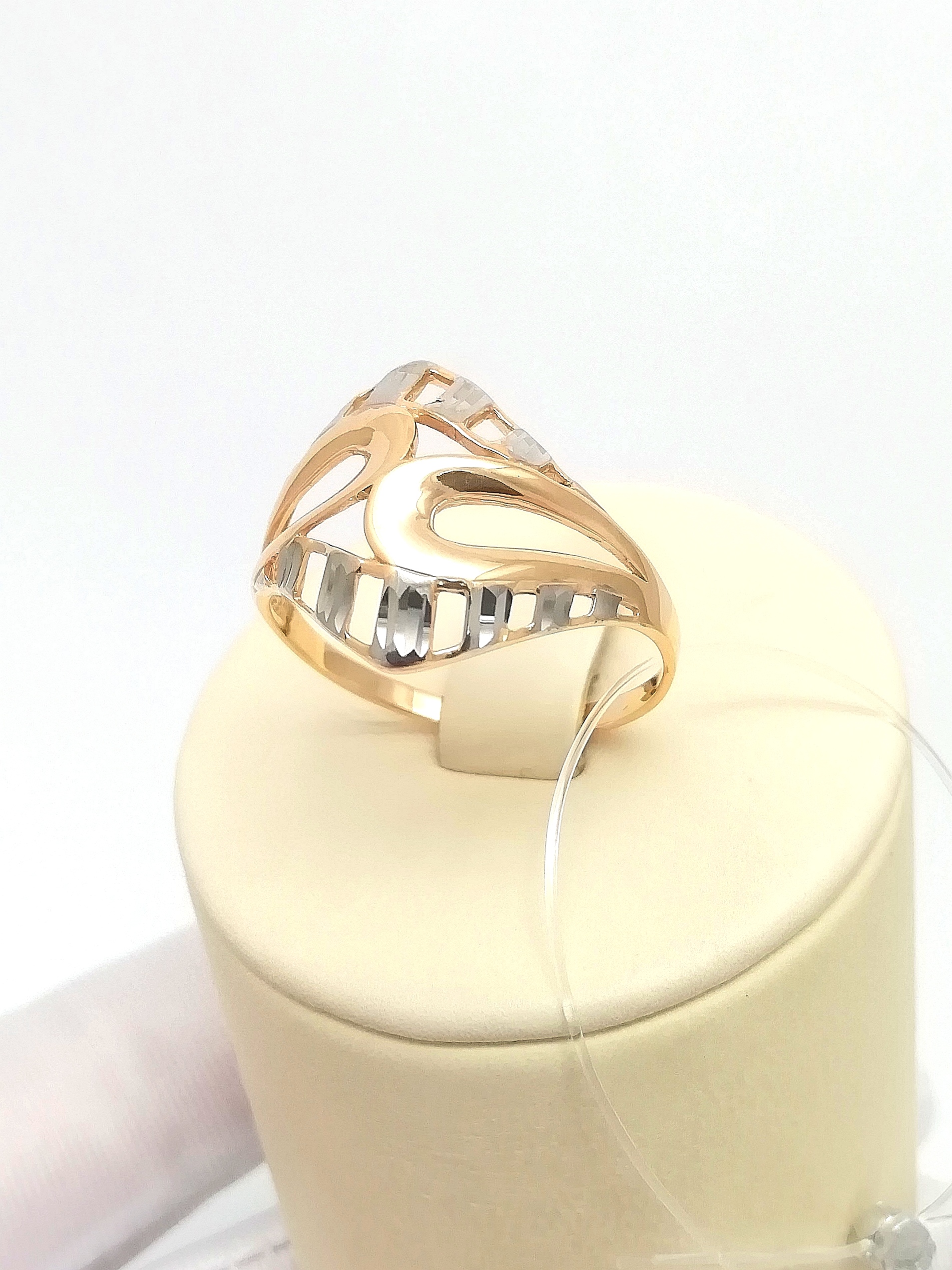 Золотое кольцо из красного золота 585 пробы, без вставок, алмазная грань, размер 19,5, вес 2,22г