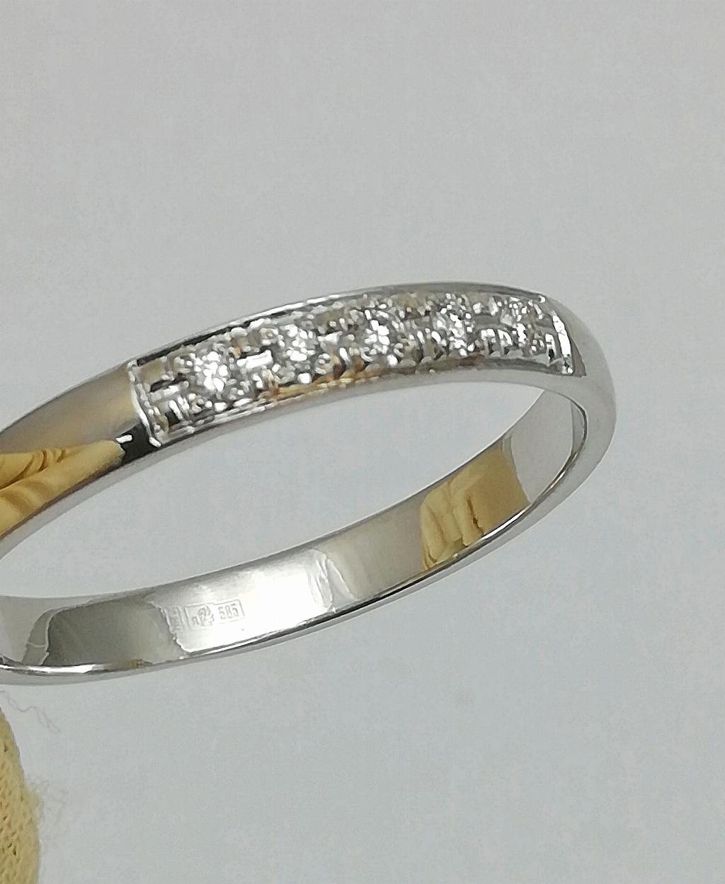 Золотое кольцо из белого золота 585 пробы, вставка бриллианты, дорожка, размер 20,5, вес 3,50г