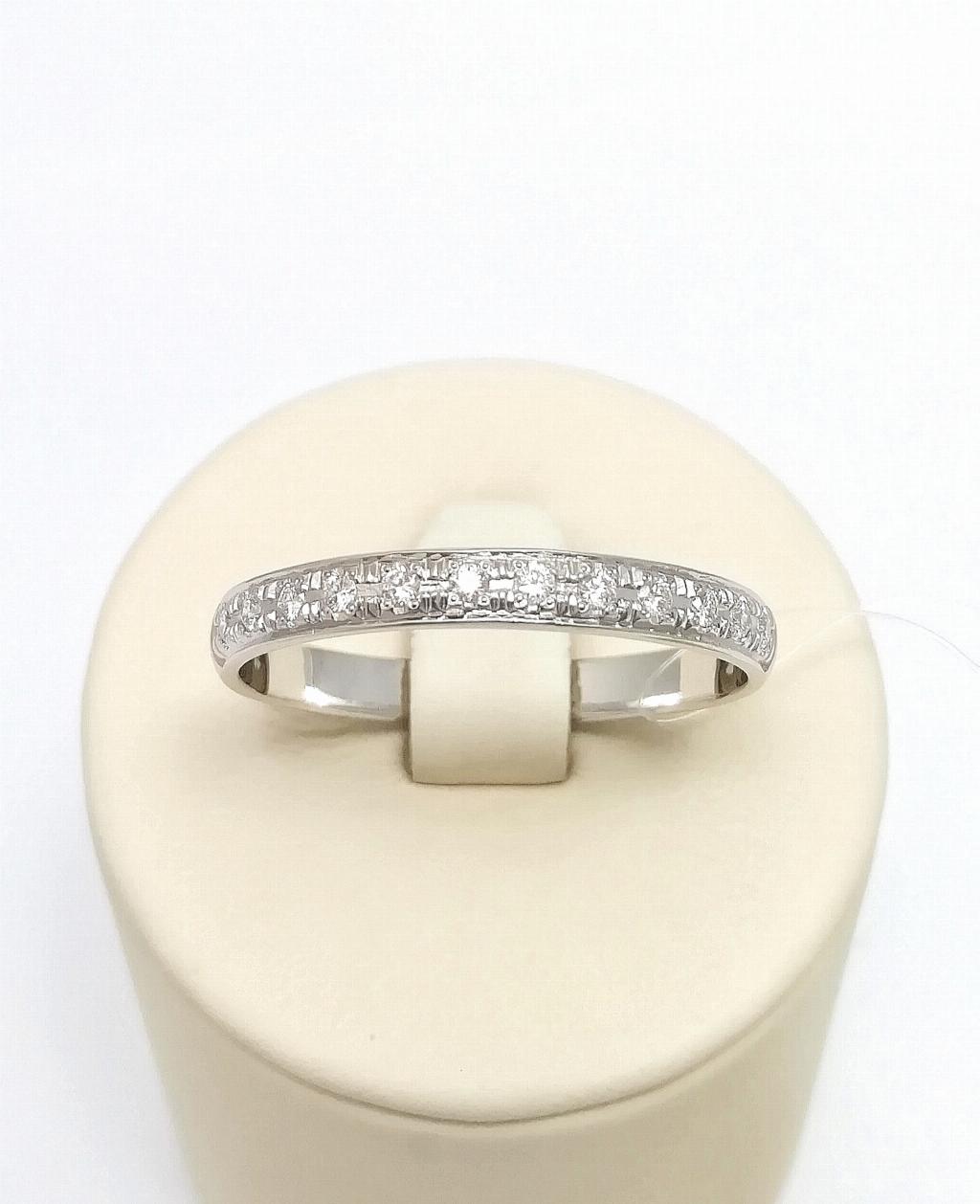 Золотое кольцо из белого золота 585 пробы, вставка бриллианты, дорожка, размер 22, вес 3,17г